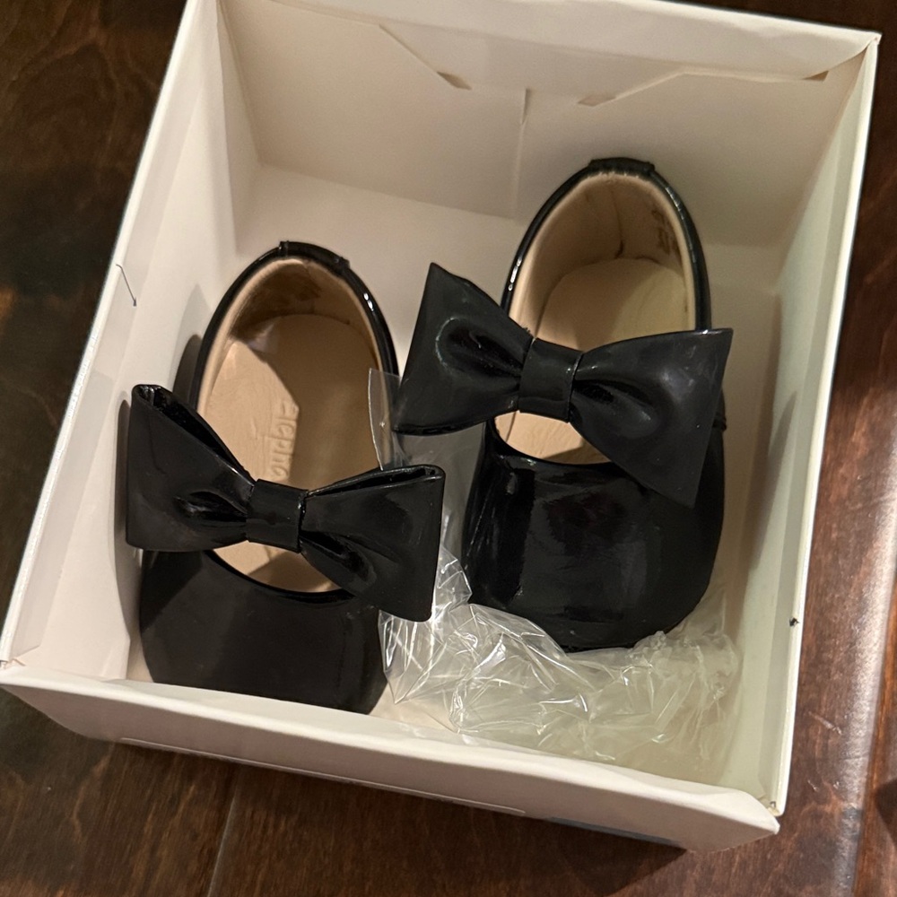 Elephantito Glossy Black Dress Shoes with Bow